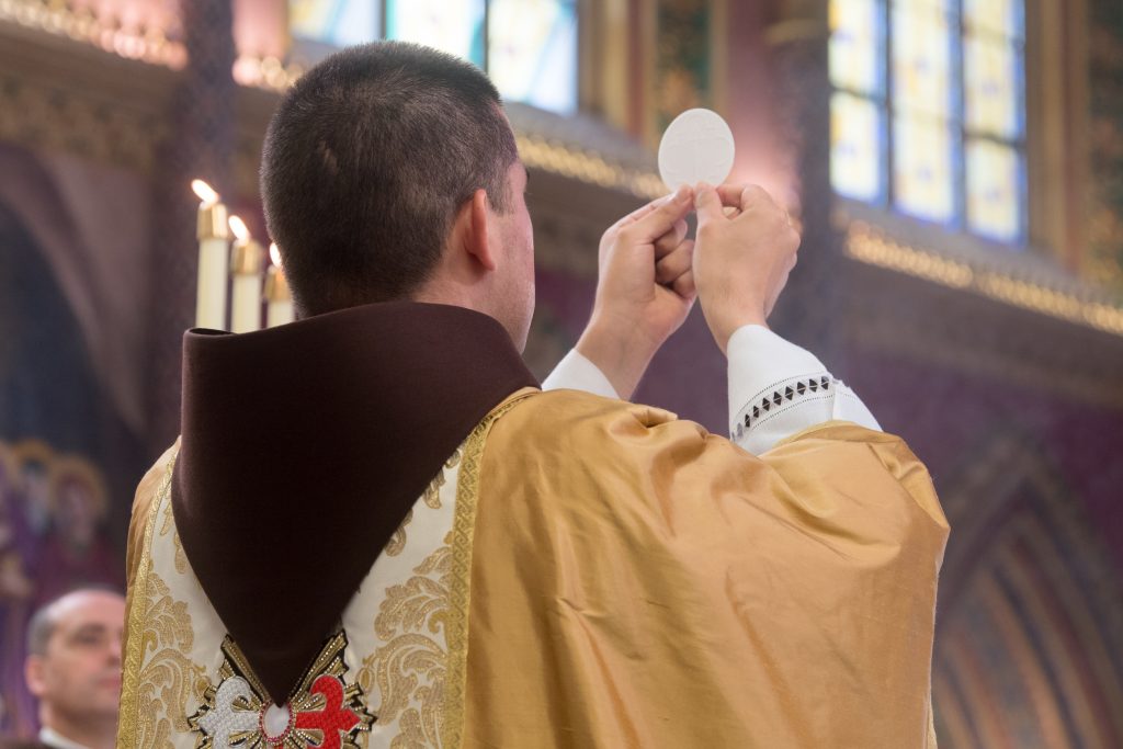 Consagración en Misa solemne