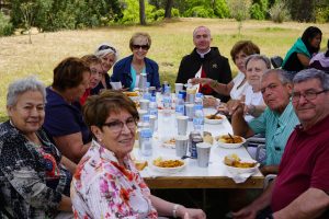 Día de convivencia del comedor social de Cáritas en la casa de los Herados del Evangelio