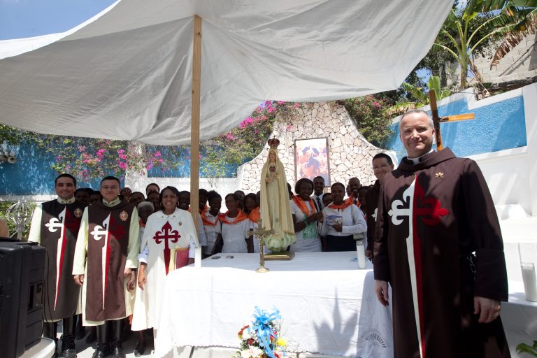 procession and rosary to "Jardin de Marie" shrine - port au prince - Haiti